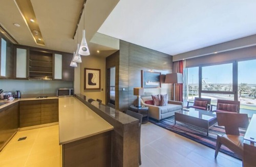 Abu Dhabi Apartment | Contemporary1 BR I Near Khalifa Parkn