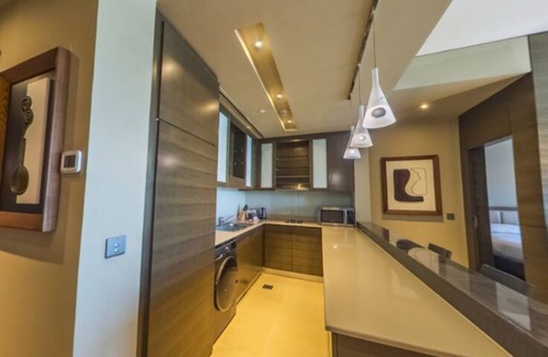 Abu Dhabi Apartment | Contemporary1 BR I Near Khalifa Parkn