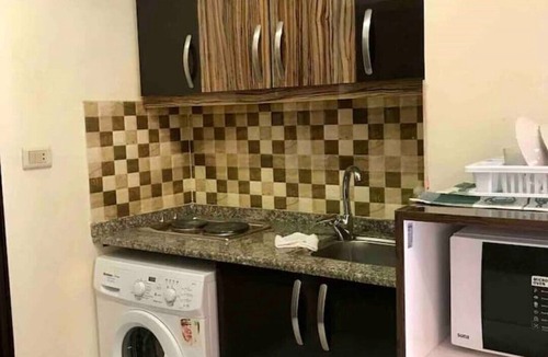 Al Swaifyeh Apartment | Convenient studio 13 mins to downtown - few steps to great food, cafes, shops