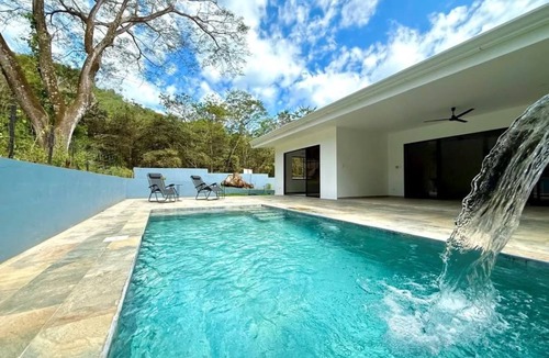 Tango Mar House | Coral Breeze - Jungle & Beach escape