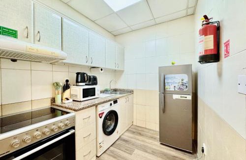 Jumeirah Lake Towers Apartment | Cosmos Living Work-Friendly Studio Metro Access
