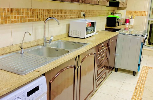 Abu Dhabi Apartment | Cozy 1-bedroom apartment in charming Abu Dhabi with AC, WiFi