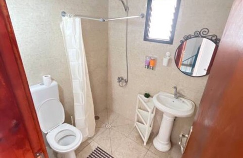 Jericho Hotel | Cozy 1-bedroom hotel in fabulous أريحا with AC
