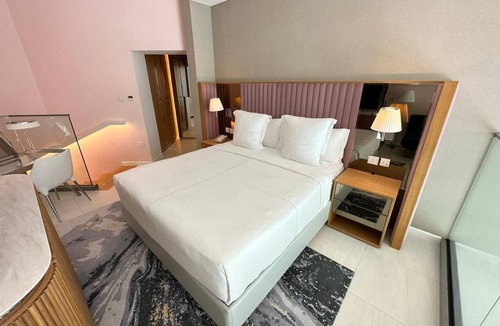 Business Bay Hotel | Cozy 1-bedroom hotel suites in a luxury hotel with over 20 lifestyle amenities