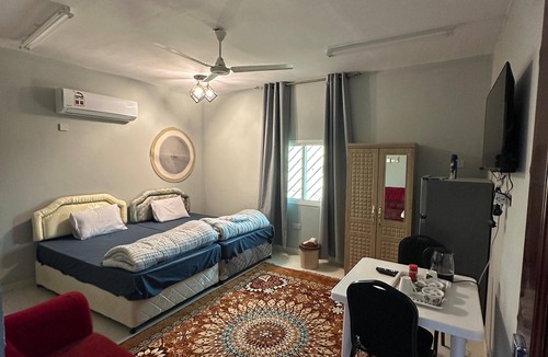 Al Hamra Bed & Breakfast | Cozy 1-bedroom bed & breakfast in serene Wilayat Al Hamra with AC