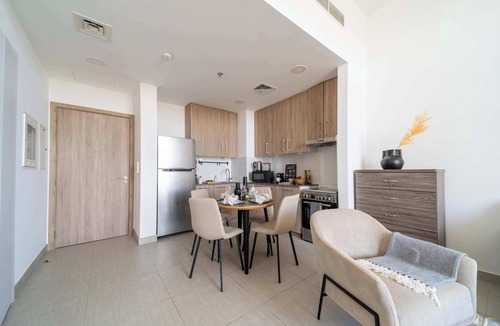 Dubai Apartment | Cozy 1BR Apt near Damac Hills - Sleeps 3!