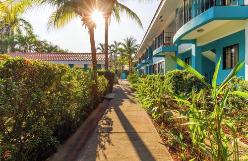 Coco Condo | Cozy 2 Bedroom Condo with AC and Pool in the Desirable Las Palmas Neighborhood