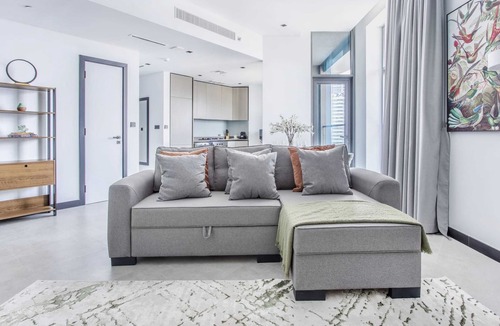 Business Bay Apartment | Cozy 2BR w/ Iconic Burj Khalifa & Canal Views!