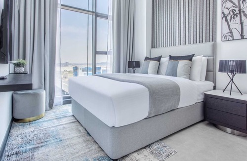 Business Bay Apartment | Cozy 2BR w/ Iconic Burj Khalifa & Canal Views!