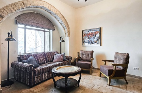 Old City Apartment | Cozy Authentic Retreat in Old City by FeelHome