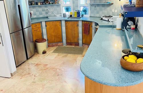 Zikhron Ya'aqov House | Cozy bright Family Apartment with View & Deck near Zikhron’s Pedestrian Mall
