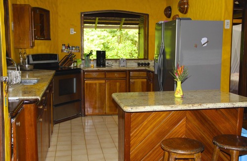 Puerto Viejo de Talamanca House | Cozy Carribean style 3 Bedroom House-50m from the beach!