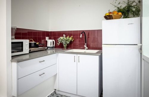 Haifa Apartment | Cozy Charm Studio in Haifa Center by Sea N' Rent