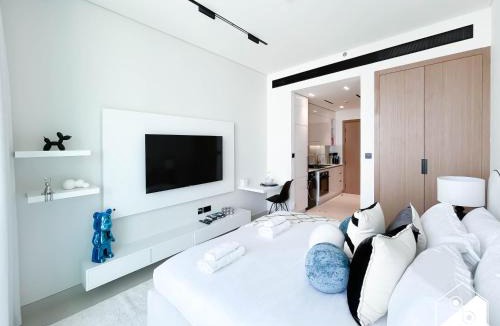 Jumeirah Village Circle Apartment | Cozy & Chic upgraded Studio with Balcony Dubai JVC