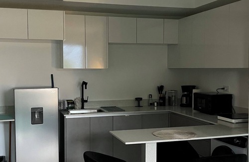 Carmen Condo | Cozy, clean comfy loft with fitness room, Jacuzzi and WiFi in San José