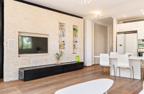 Old North Apartment | Cozy Family Nest in Tel Aviv Old North by FeelHome