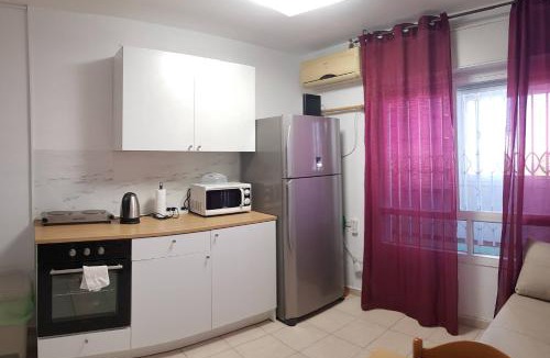 Lod Apartment | Cozy Flat with Parking well-placed near TLV Airport