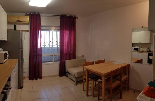 Lod Apartment | Cozy Flat with Parking well-placed near TLV Airport