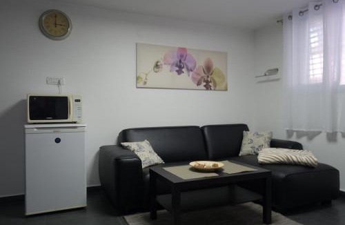 Netanya Apartment | Cozy modern apartment near the sea in city center