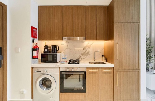 Nad Al Sheba Apartment | Cozy & Modern Studio Stay in Azizi Riviera Meydan