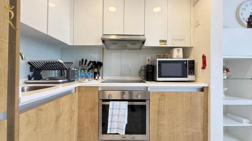 Al Raha Beach Apartment | Cozy Poolside 1BR - Serene Luxe Chic Retreat