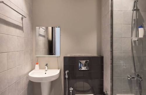 Duqm Apartment | Cozy Retreat (#86) | Studio by Spacey in Duqom