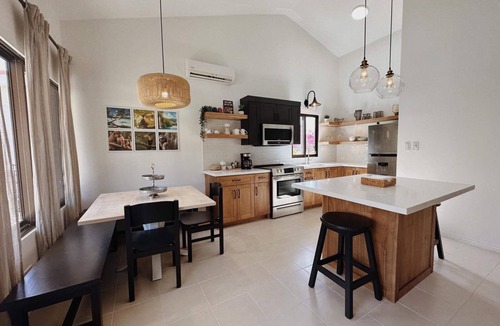 El Ocotal Condo | Cozy Vibe, newly renovated 2 BDR condo - 5 minutes to the beach!