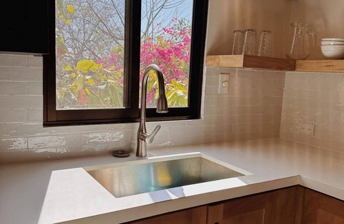 El Ocotal Condo | Cozy Vibe, newly renovated 2 BDR condo - 5 minutes to the beach!