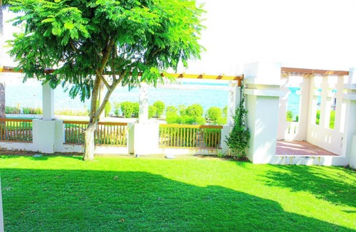 As Sifah Apartment | Cozy Waterfront Home