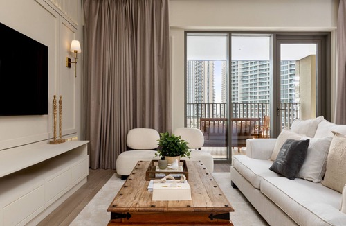 Dubai Apartment | Creekside Elegance w/Canal Vws at Creek Beach