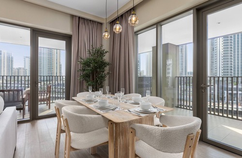 Dubai Apartment | Creekside Elegance w/Canal Vws at Creek Beach