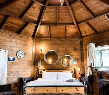 Ramot Cabin | Crimson View