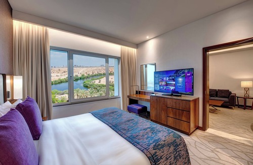 Muscat Hotel | Crowne Plaza Muscat OCEC by IHG