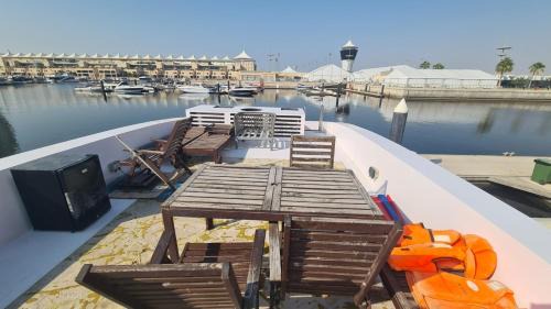 Abu Dhabi City Center Boat Rental | Cruise boat