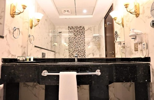 Al Majaz Hotel | CRYSTAL PLAZA AL MAJAZ HOTEL