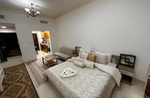 Sheikh Zayed Road Apartment | Cute Rooms and Small Partitions for Girls in Dubai- Female guests only فتيات فقط