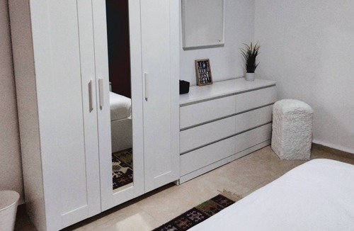 Wadi Musa Apartment | Cyan Guest House - Private Modern Bedroom with A/C - Petra