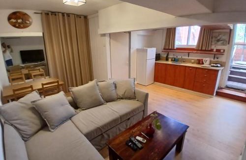 Caesarea Bed & Breakfast | Czarina Cabin הבקתה הקיסרית והדירה הקיסרית czarina apartment