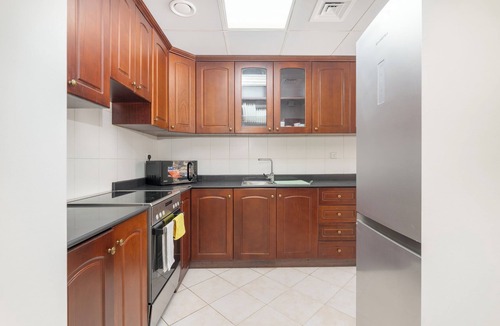 Al Hamra Village Apartment | Czechin - Royal Breeze 4