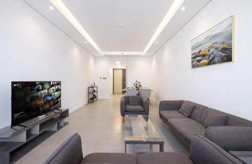 Al Satwa Apartment | Daniels 2BR at Jumeirah Garden City