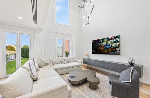 Dubai Villa | Daniels 3BR Villa plus M at La Mer With Beach Access
