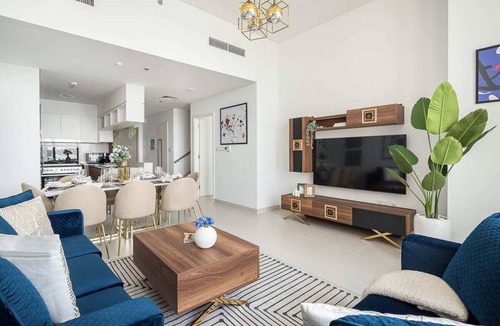 Dubai Apartment | Deluxe 3BR w/Harbour Views & Private Rooftop!
