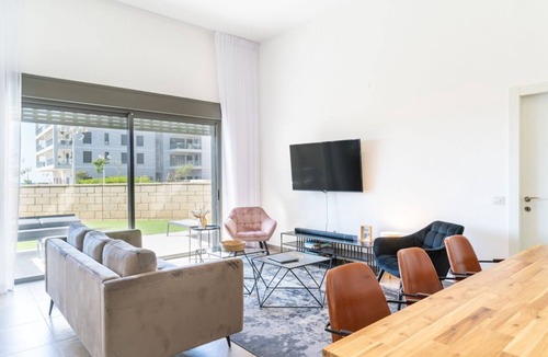 Nahariya Apartment | Deluxe Apartment in Achziv with Private Garden Area