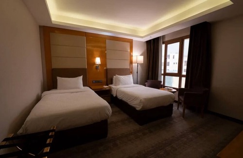 Suwailih Hotel | Deluxe Double or Twin Room | Gloria Hotel | Modern Stay in Central Amman
