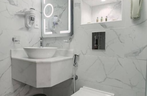 Al Majaz Apartment | Deluxe King Room Near Nakheel Oasis