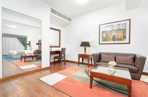 Al Nahda Apartment | Deluxe Room Near Novo Cinemas Sharjah