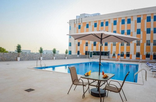 Academic City Apartment | Deluxe Room Near University of Birmingham Dubai