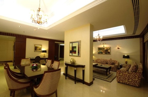 Al-Fujairah Apartment | Deluxe Room Near Workshop Café By Luxury Bookings