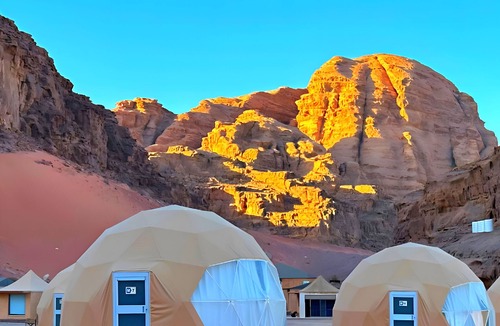 Wadi Rum House | Desert Oasis in Wadi Rum Village - Cozy Lodge Room