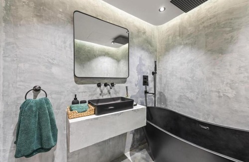 Business Bay Apartment | Designer Loft Studio Canal View Business Bay